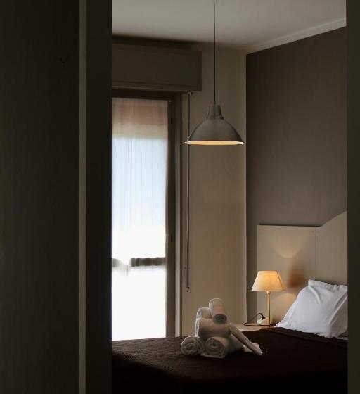 سوییت با چشم‌انداز استخر, Art Hotel Pandos