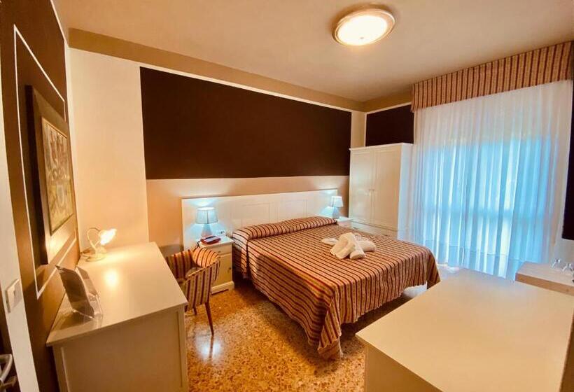اتاق استاندارد, Art Hotel Pandos