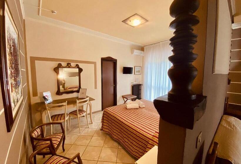 سوییت جونیور لوکس, Art Hotel Pandos