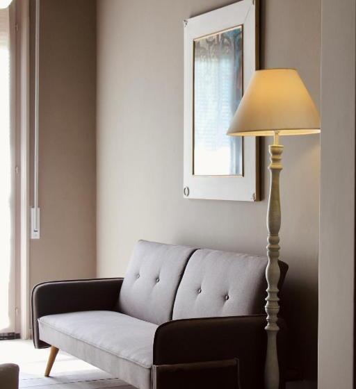 سوییت با چشم‌انداز استخر, Art Hotel Pandos
