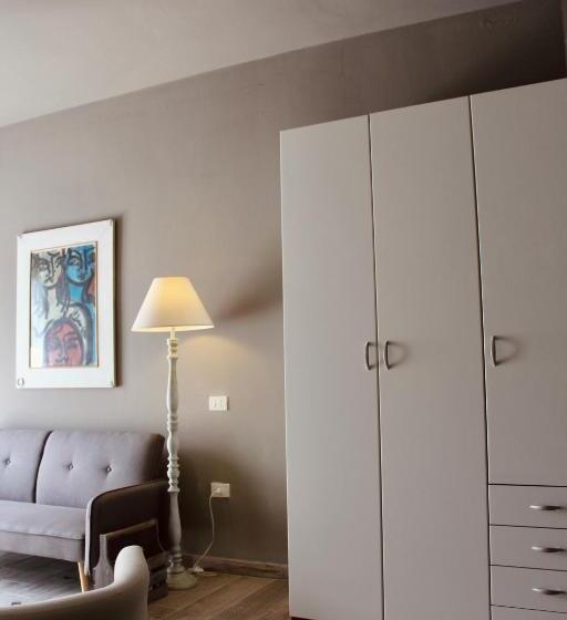 سوییت با چشم‌انداز استخر, Art Hotel Pandos