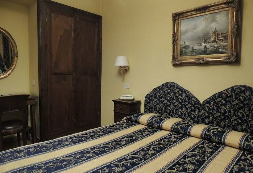 اتاق استاندارد سه نفره, Country Relais I Due Laghi