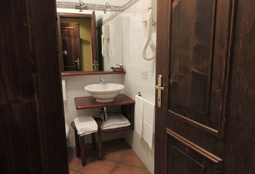 اتاق استاندارد سه نفره, Country Relais I Due Laghi