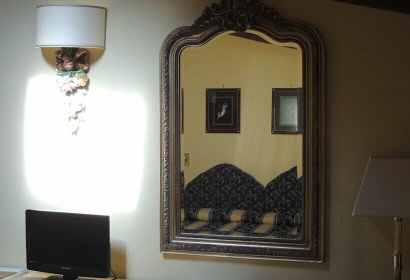 اتاق استاندارد یک نفره, Country Relais I Due Laghi