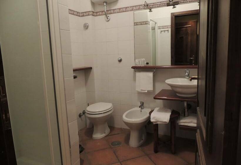 اتاق استاندارد یک نفره, Country Relais I Due Laghi