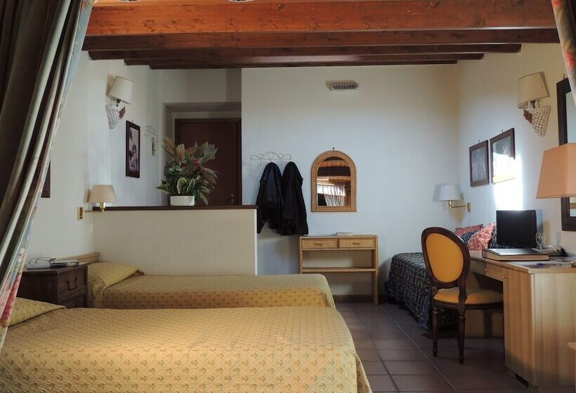 اتاق استاندارد سه نفره, Country Relais I Due Laghi