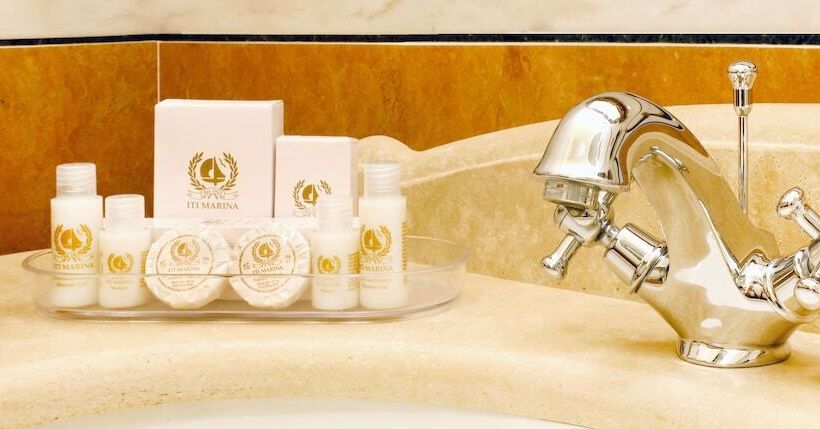 اتاق استاندارد سه نفره, Grand Hotel President