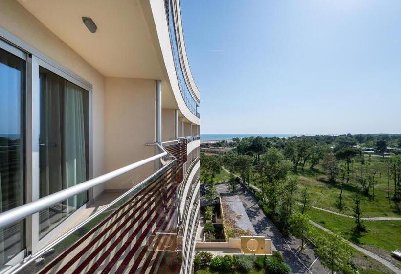 سوییت جونیور با چشم‌انداز جانبی دریا, Laguna Park Hotel 4superior