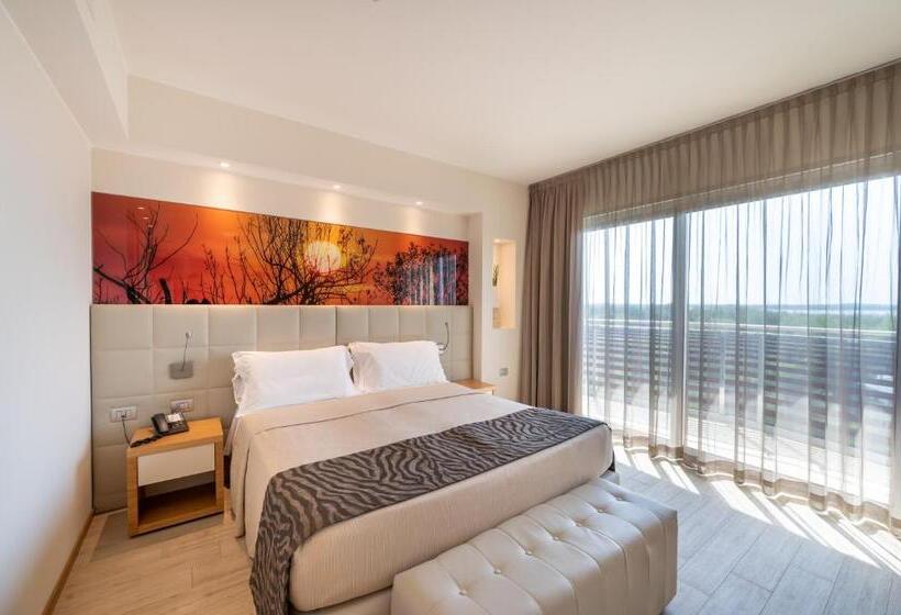 سوییت جونیور با چشم‌انداز جانبی دریا, Laguna Park Hotel 4superior