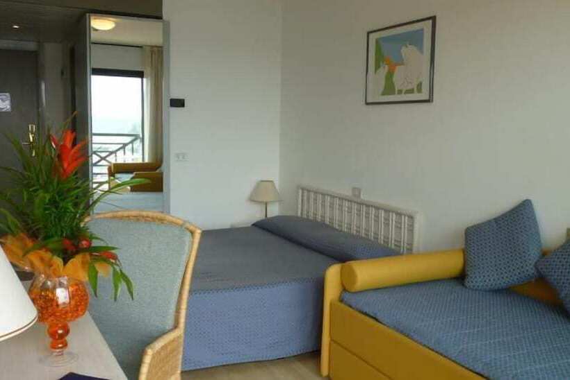 Standard Triple Room, Marina Uno