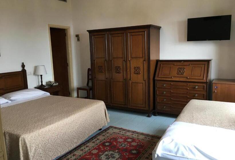 Standard Quadruple Room, Mediterranee