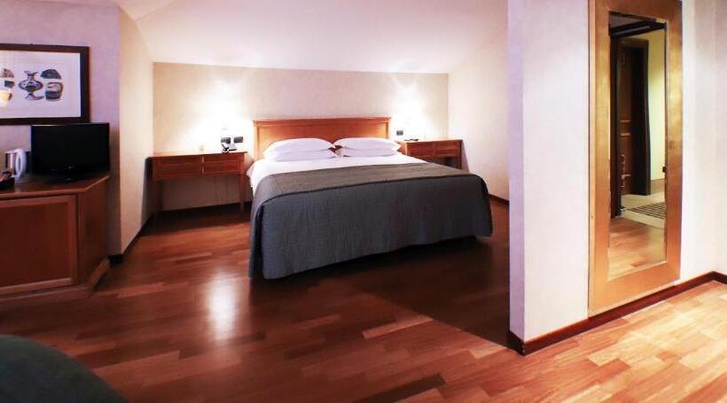 سوییت خانوادگی, Monica Hotel Fiera