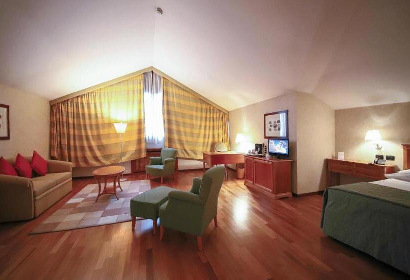 سوییت خانوادگی, Monica Hotel Fiera