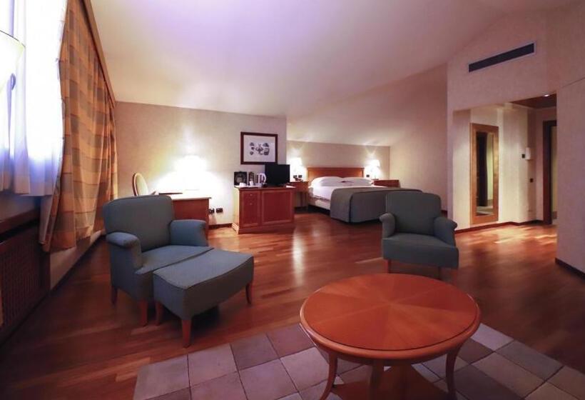 سوییت خانوادگی, Monica Hotel Fiera