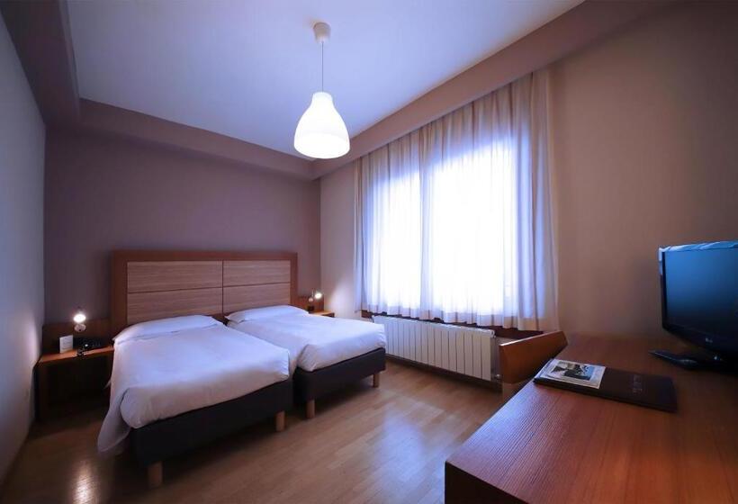 اتاق راحتی, Monica Hotel Fiera