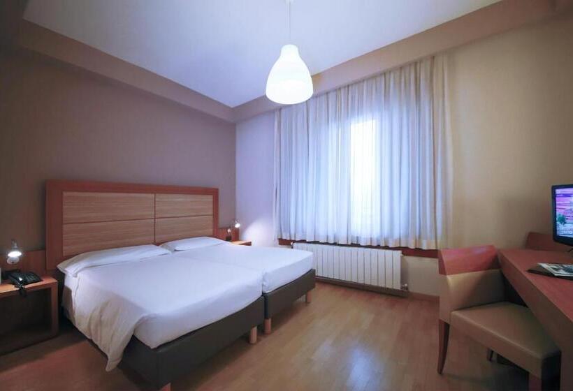 اتاق راحتی, Monica Hotel Fiera