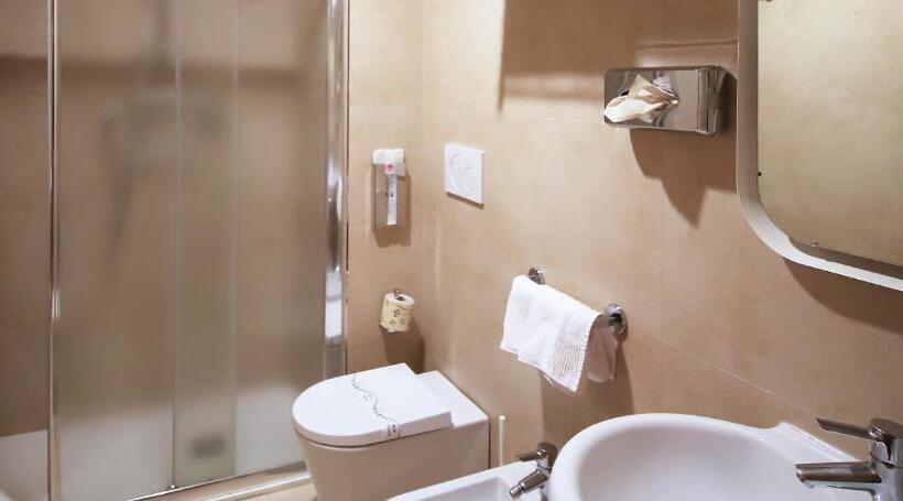 اتاق سوپریور سه تخته, Monica Hotel Fiera