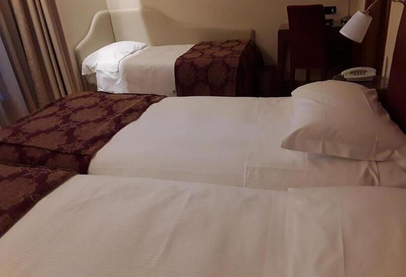 اتاق سوپریور سه تخته, Monica Hotel Fiera