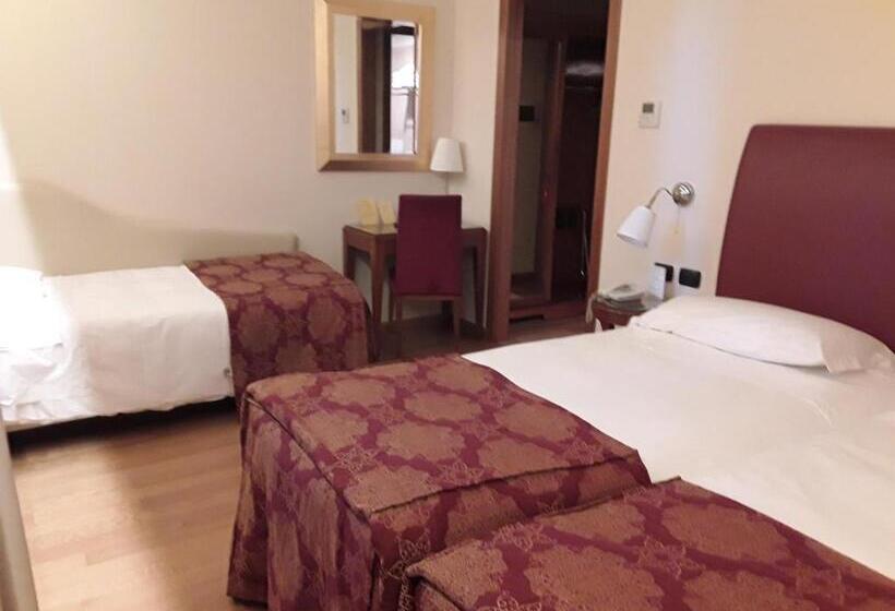 اتاق سوپریور سه تخته, Monica Hotel Fiera