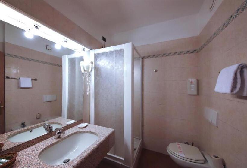 اتاق پرستیژ, Monica Hotel Fiera