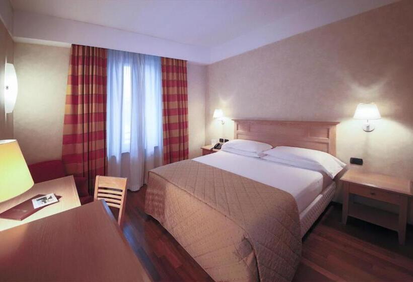 اتاق پرستیژ, Monica Hotel Fiera
