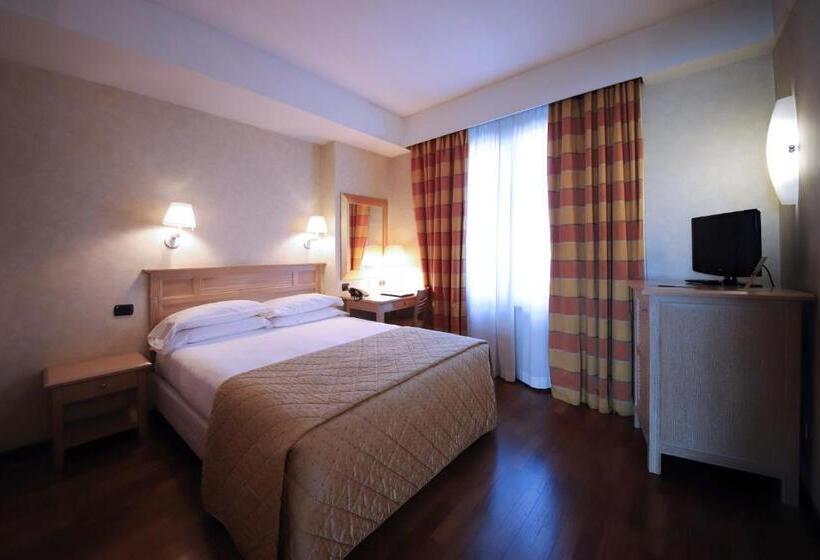 اتاق پرستیژ, Monica Hotel Fiera