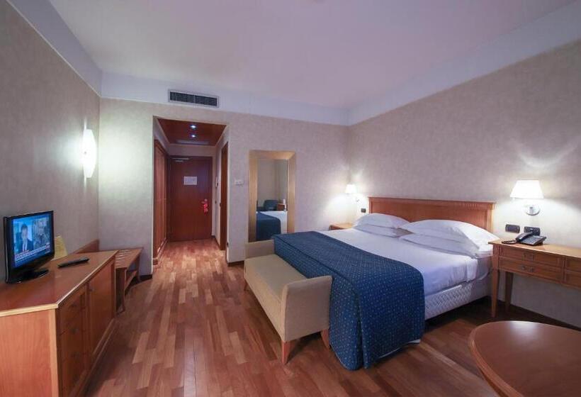 اتاق استاندارد با چشم‌انداز باغ, Monica Hotel Fiera