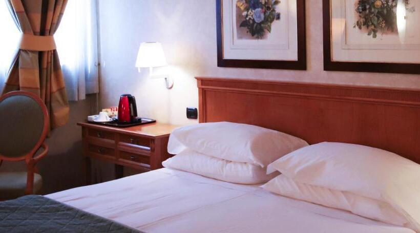 اتاق پنت هاوس, Monica Hotel Fiera