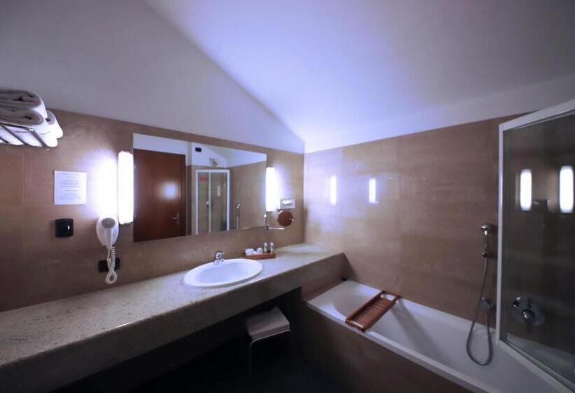 اتاق پنت هاوس, Monica Hotel Fiera