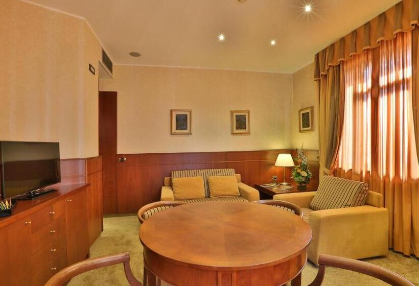 سوییت, Palace Hotel Moderno