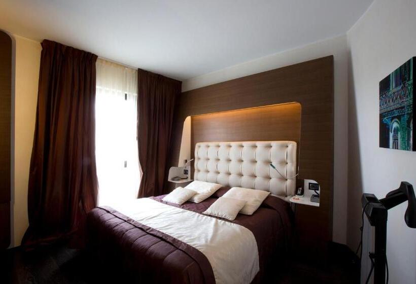 سوییت سوپریور, Palace Hotel Moderno