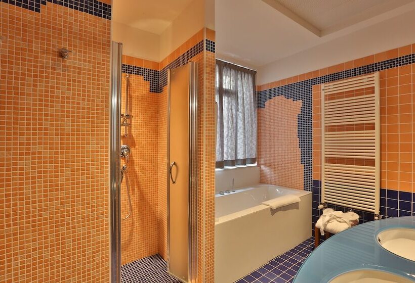 سوییت سوپریور, Palace Hotel Moderno