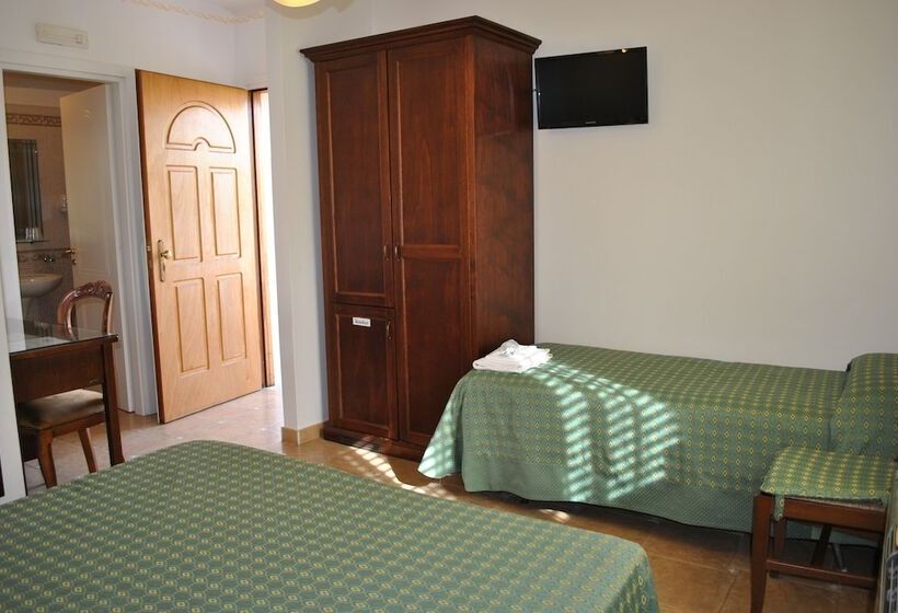 اتاق استاندارد سه نفره, Ristorante Borgo La Tana