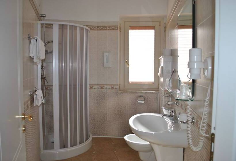 اتاق استاندارد سه نفره, Ristorante Borgo La Tana