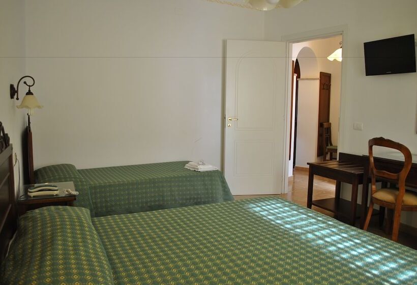 اتاق استاندارد سه نفره, Ristorante Borgo La Tana
