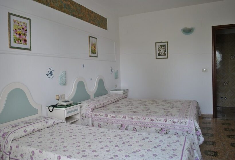 Economy Quadruple Room, Ristorante Borgo La Tana