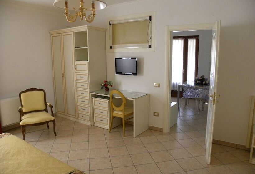 اتاق استاندارد چهار تخته با چشم‌انداز دریا, Ristorante Borgo La Tana