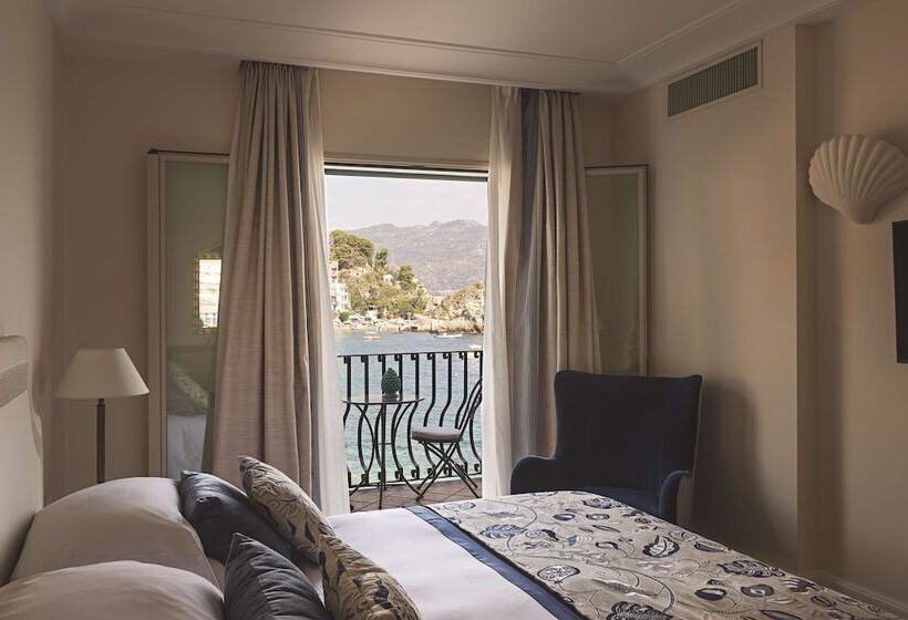 Deluxe Suite Sea View, Villa Sant Andrea, A Belmond Hotel, Taormina Mare