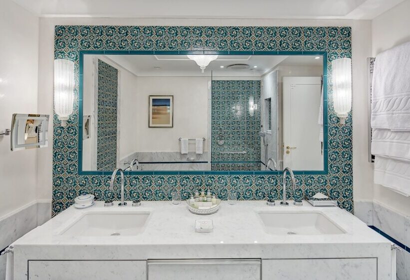 اتاق لوکس با بالکن و چشم‌انداز دریا, Villa Sant Andrea, A Belmond Hotel, Taormina Mare