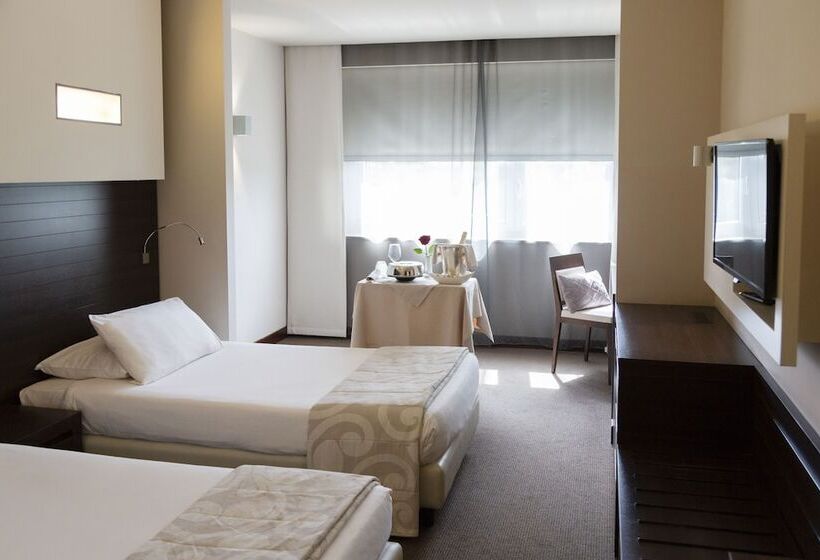 Quarto standart cama de casal, Ih Hotels Pomezia Selene