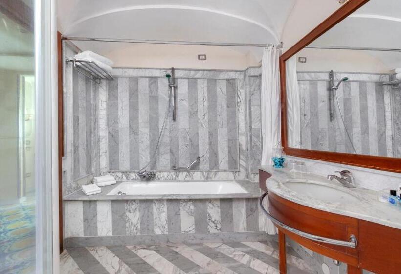 اتاق سوپریور با چشم‌انداز دریا, Mar Hotel Alimuri