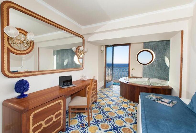 سوئیت جونیور با ماساژ آبی, Mar Hotel Alimuri