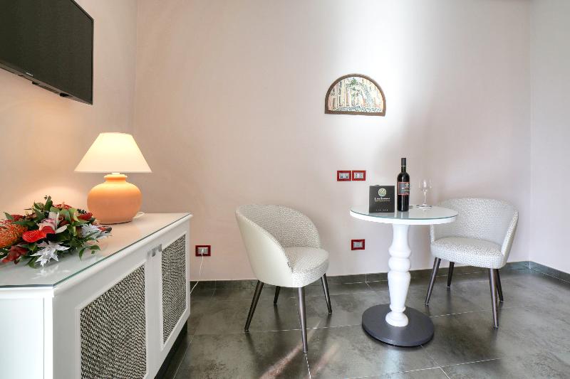 اتاق لوکس, Palazzo Confalone