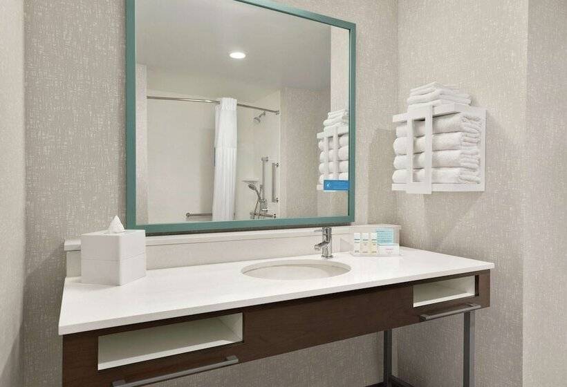 اتاق استاندارد با تخت بزرگ برای معلولان, Hampton Inn West Valley Salt Lake City