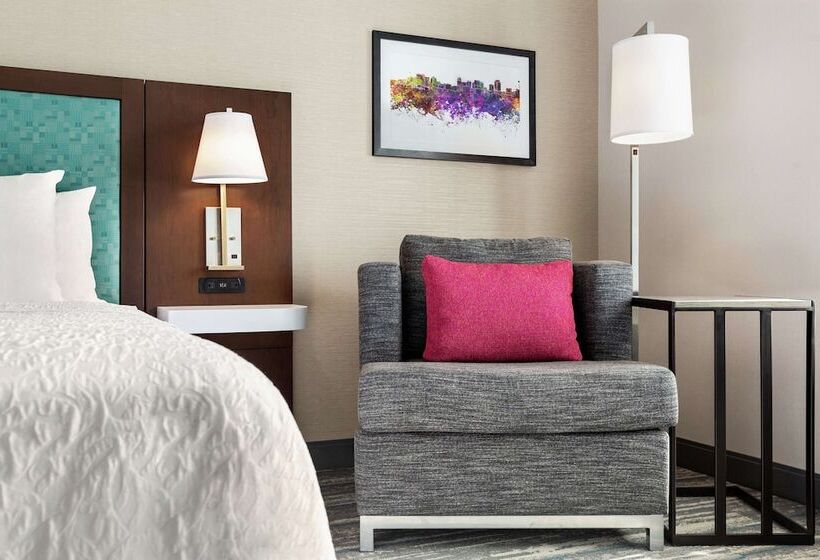 اتاق استاندارد با تخت بزرگ برای معلولان, Hampton Inn West Valley Salt Lake City