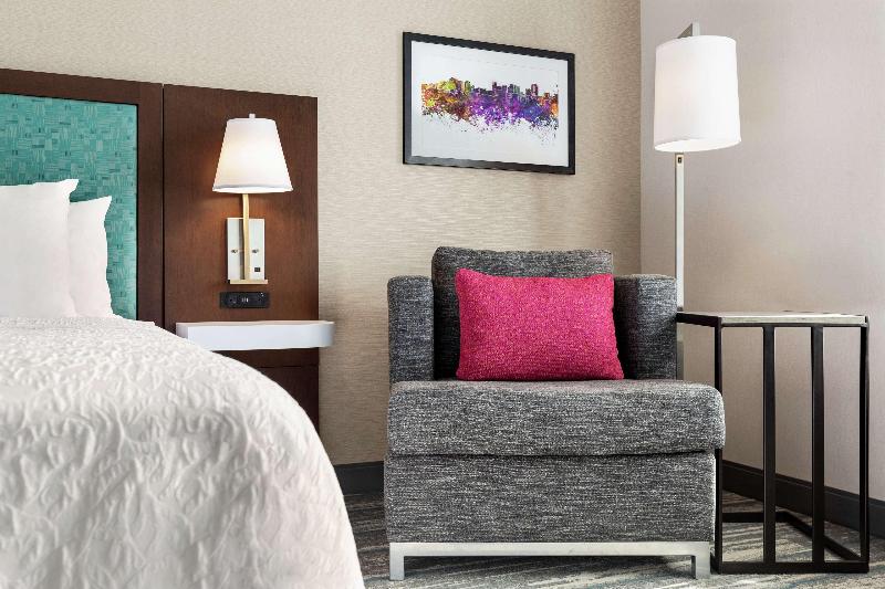 اتاق استاندارد با تخت بزرگ, Hampton Inn West Valley Salt Lake City