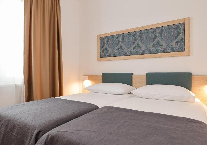 اتاق استاندارد با تخت بزرگ برای معلولان, Hampton Inn West Valley Salt Lake City