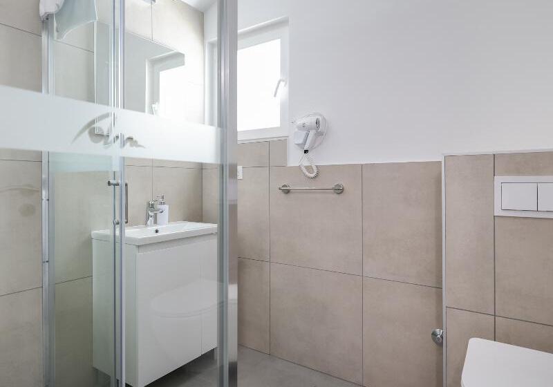 اتاق استاندارد با تخت بزرگ برای معلولان, Hampton Inn West Valley Salt Lake City