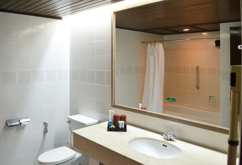 اتاق لوکس با چشم‌انداز دریا, Damai Beach Resort