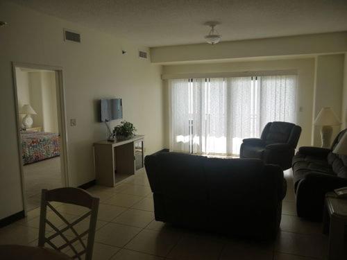سوئیت با تخت بزرگ, Aquarius Beach Tower